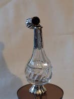 Parfumfles - Kristallen Parfum flacon op zilveren voet, met