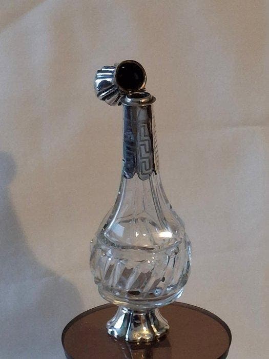 Parfumfles - Kristallen Parfum flacon op zilveren voet, met, Antiquités & Art, Antiquités | Argent & Or