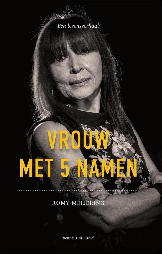 Vrouw met 5 namen 9789082469523 Romy Meijering, Boeken, Literatuur, Gelezen, Verzenden