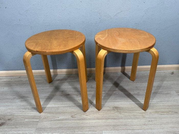 IKEA - Kruk - Hout - Twee krukjes, 2000, Antiquités & Art, Antiquités | Meubles | Chaises & Canapés