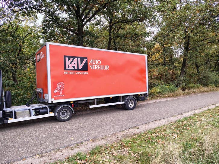Veiling: Gesloten Oplegger Van Veen Heas 2010, Autos, Camions, Enlèvement