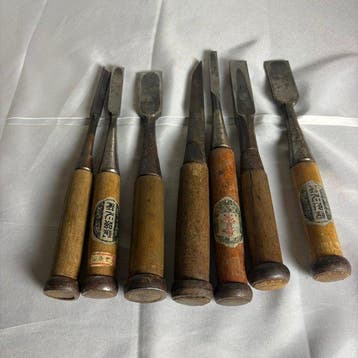 Kavel van 7 vintage Japanse gesmede beitels (nomi) -