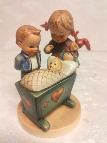 Goebel - Maria Innocentia Hummel - Figure - Blessed Event