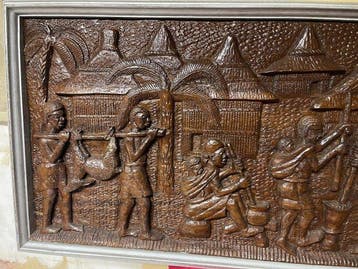 Bas-relief Congolais (Zaïre) : Scène de Village Signé BEYA