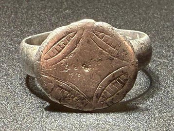 Middeleeuwen, kruisvaardersperiode Zilver Symbolische ring