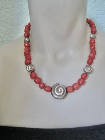 Collection thématique - Bijoux vintage, corail, œil de