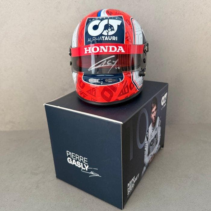 Ferrari - Formula 1 - Pierre Gasly - 2020 - Schaal 1:2 helm, Verzamelen, Automerken, Motoren en Formule 1