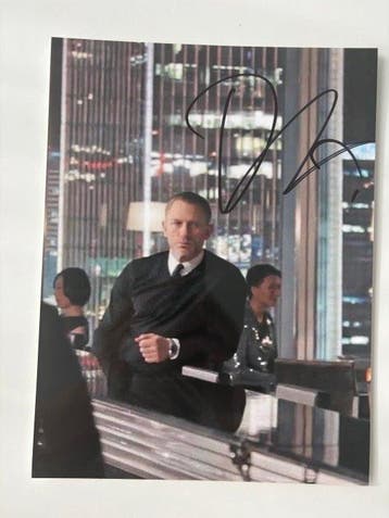 James Bond 007: Skyfall - Daniel Craig as James Bond, Dame