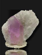 Cristal naturel de kunzite rose sur matrice de mica Spécimen
