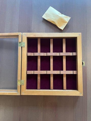 Zippo - Official Wooden Collectors / Cabinet - For 12