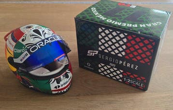 Red Bull Racing - F1 - Sergio Pérez - 2022 - Scale 1/2