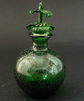 Parfumfles - Groen glas, goudfolie en sculpturale kurk -, Antiek en Kunst
