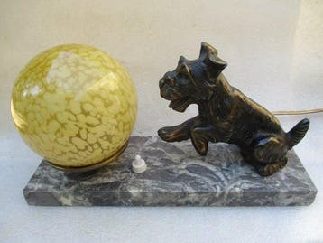 Lamp - Art Déco. Metalen statuette. Terriërhond. Globe van