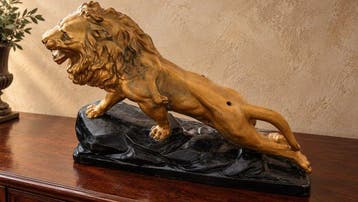 Statue, Lion blessé - 43 cm - platre moulé - 1950