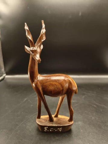 Ornement décoratif - Sculpture en bois d’un cerf à Nara, au, Antiquités & Art