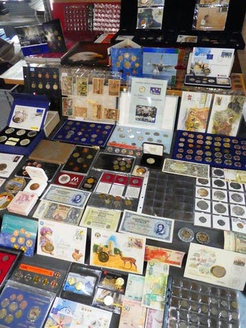 Wereld. Collection of coins/banknote/medals/euro inkl. pp