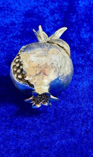 Arde - Beeldje - Pomegrante with open Seeds - .925 zilver