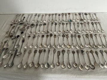 Lepel (100) - verzilverd en metaal.