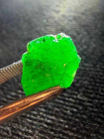 Smaragd Ruw. 5,30 ct. Topgroene enorme smaragdkristal. %100, Collections, Minéraux & Fossiles