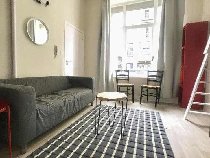 Appartement aan Avenue Ducpétiaux, Saint-Gilles, Immo, Appartementen en Studio's te huur, 20 tot 35 m²