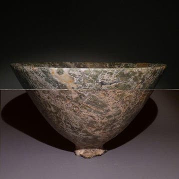 Mesopotamisch Albast Vasbekertje. Ø 15,5 cm. 2000 v.Chr., Verzamelen
