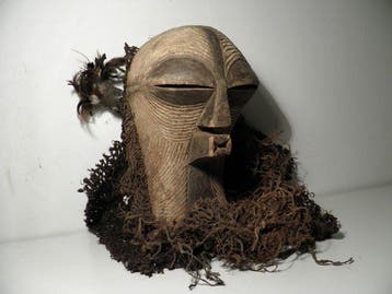 Tribaal masker - Kifwebe - compleet kostuum, kegel en