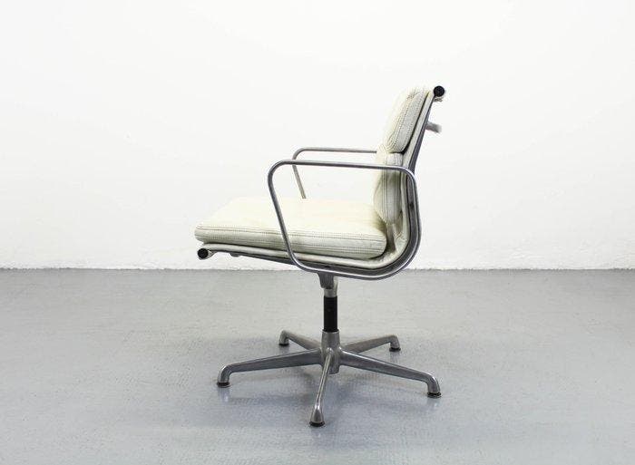 ICF - Charles & Ray Eames - Chaise de bureau - EA217 Soft, Antiek en Kunst, Kunst | Designobjecten