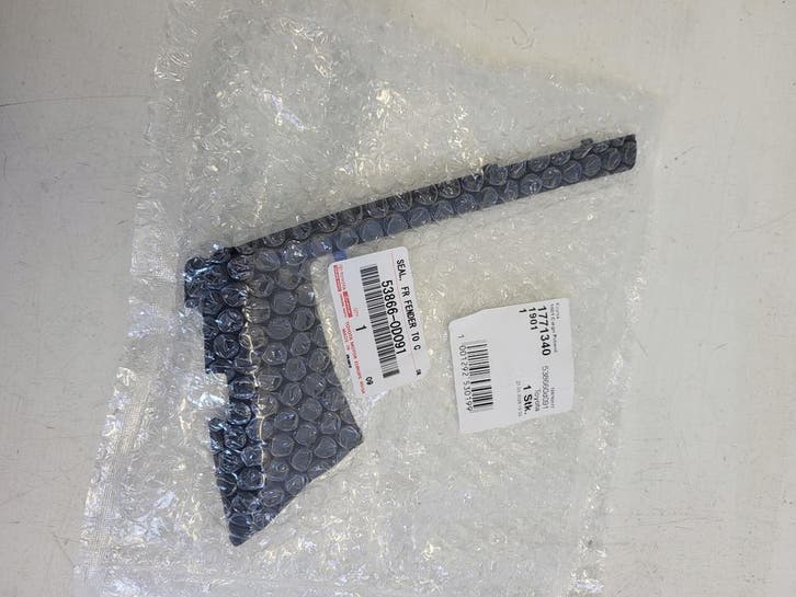 afsluiting voorruit rechts voor Toyota Yaris III 53866-0D091, Autos : Pièces & Accessoires, Carrosserie & Tôlerie, Envoi