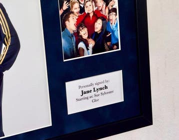 Glee - Jane Lynch (Sue Sylvester) Premium Framed, signed +, Nieuw