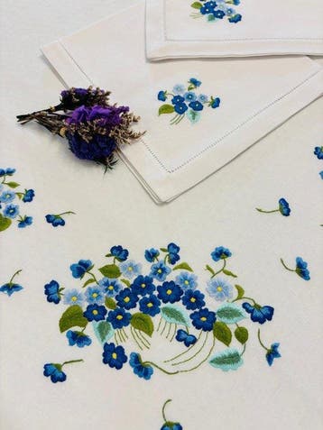 Nappe (13) - 320 cm - 170 cm - Broderie à la main sur mesure