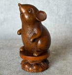 Beeld, Muis inclusief sokkel - 9.5 cm - buxushout