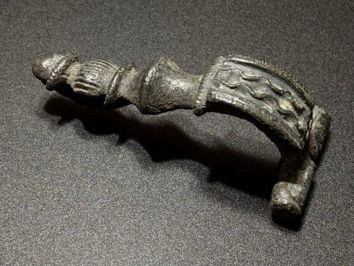 Oud-Romeins Brons Rijk versierde broche van de fijnste stijl, Antiek en Kunst, Antiek | Overige Antiek