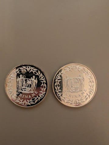Suriname. 100 Guilders 1994, 2 x Coins (Sans prix de