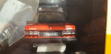 IXO 1:18 - Voiture miniature - Volvo 240 Turbo