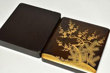 Doos - Hout, Goud, lakwerk, zeer fijne suzuri-bako met drie