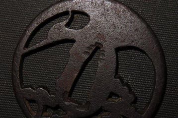 gesmeed ijzer - C6-261 Crane & Pine tree Sukashi Higo Tsuba, Antiek en Kunst