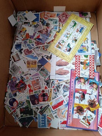Monde - Beau lot à trier (40 000 timbres)