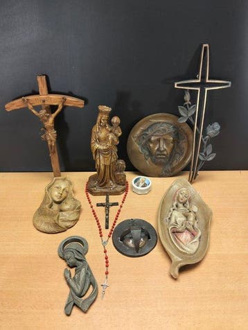 Verzameling van 11 religieuze objecten (11) - Plastic,