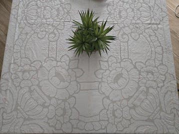 Tovaglia puro lino con ricamo a mano 12 posti Tablecloth