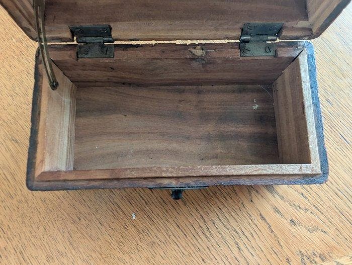 Kist - hard hout - handgesneden decoratief, Antiek en Kunst, Antiek | Overige Antiek