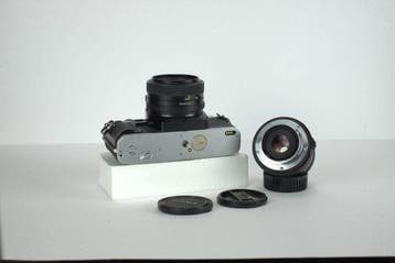 Minolta X-300 + MD 1,7/50mm + Sigma 2,8/28mm | Analoge
