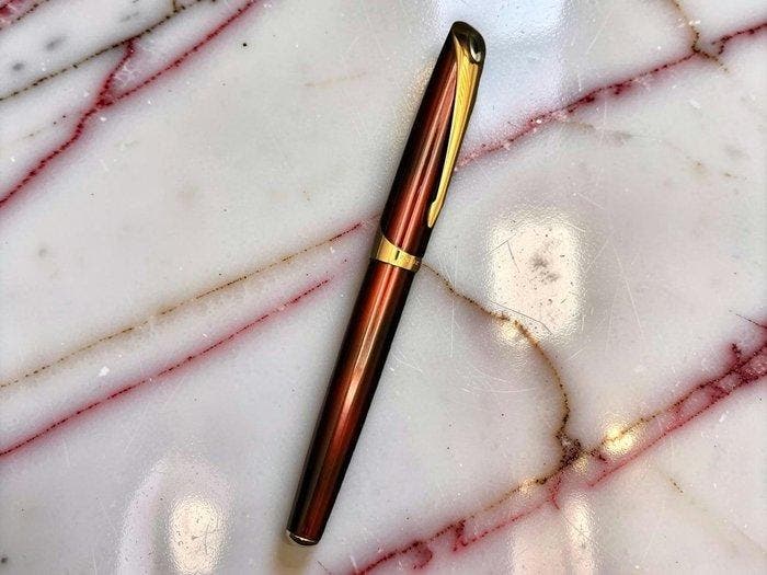 Parker - Ellipse – Fountain Pen Lacquer Red GT - Sans prix, Verzamelen, Pennenverzamelingen