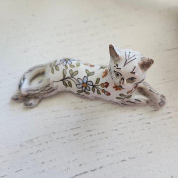 Beeldje - Chat décoration florale - Aardewerk