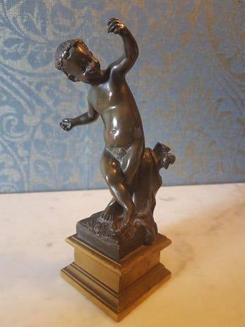 Beeldje - Dansende Putto - Brons