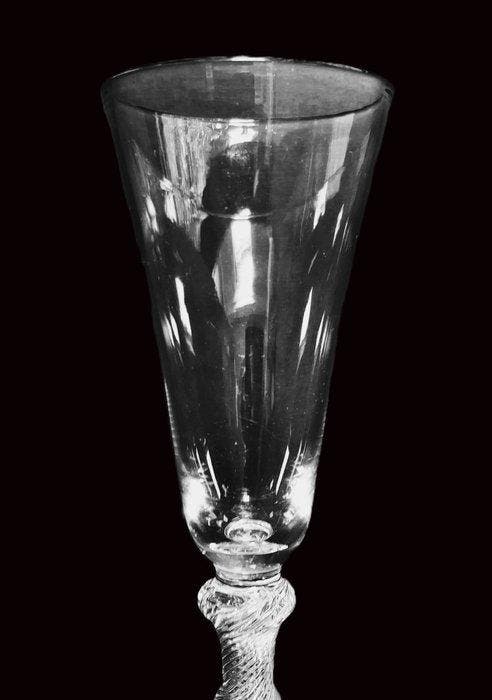 Champagneglas - Georgische champagnefluit of bierglas met, Antiquités & Art, Antiquités | Verre & Cristal