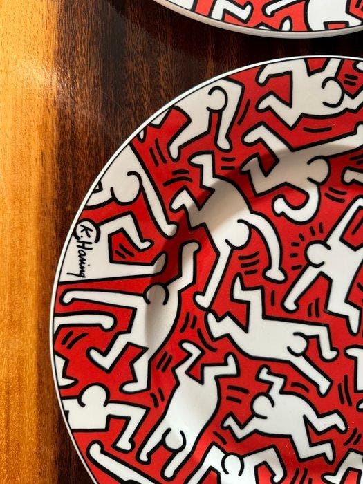 Villeroy & Boch - Keith Haring - Assiette (2) - Faïence - En, Antiquités & Art, Antiquités | Verre & Cristal