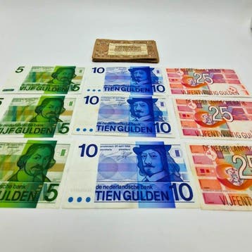 Nederland. - 3 x 25, 3x 10, 3x 5, 20x 1 Gulden - various