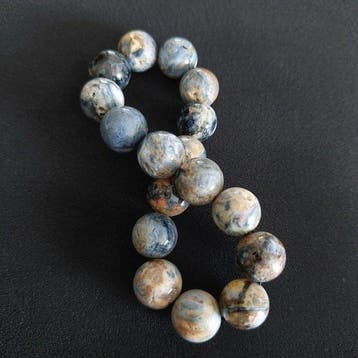 Natuurlijke pietersiet-armband uit Namibië. Zeldzaam