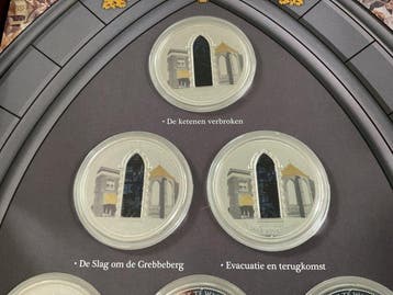 Nederland. Herdenkingsraam bevrijding 1940-45 grote kerk te, Postzegels en Munten