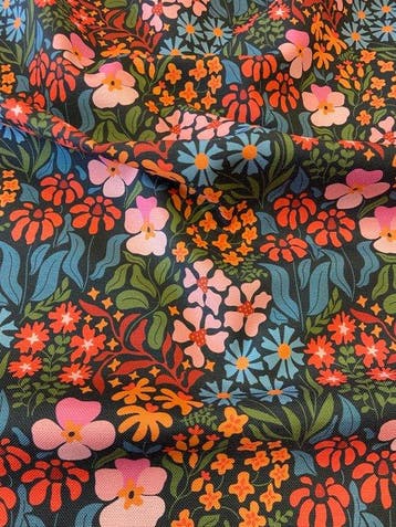 !!NIEUW!! Stof met decoratieve digitale bloemendruk -